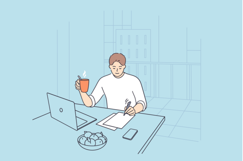 コーヒーを飲みながら作業する男性