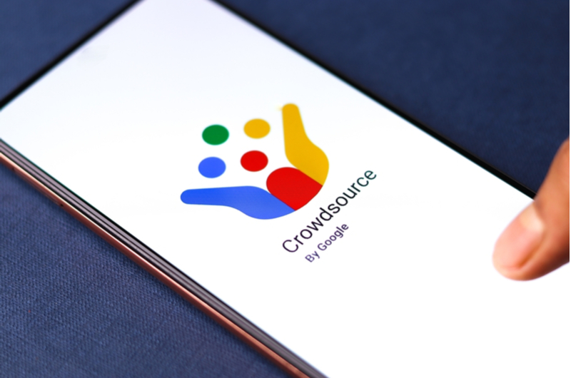 Google Crowdsourceのロゴを携帯電話の画面に表示